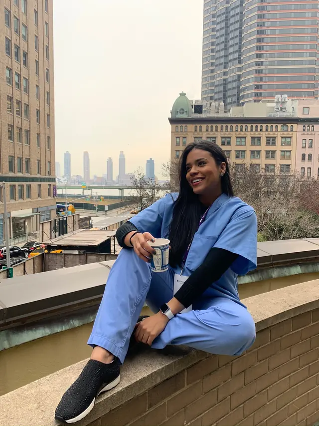 Dra. Júlia Rosa durante formação complementar em Nova York, NYU College of Dentistry